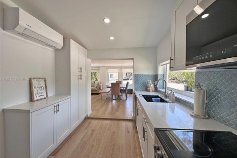 House in Key Largo, Florida 2 bedrooms, 65.03 sq.m. № 1975636 - photo 9