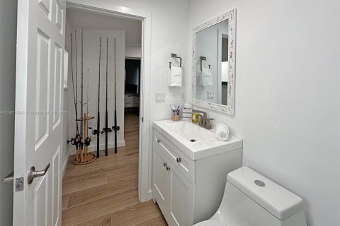 House in Key Largo, Florida 2 bedrooms, 65.03 sq.m. № 1975636 - photo 13