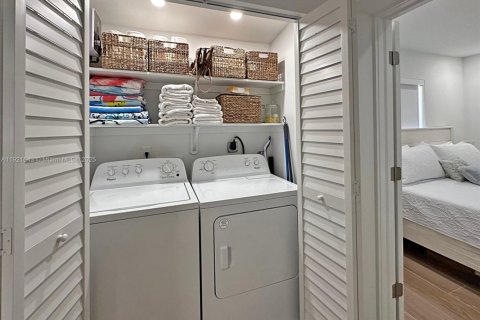 House in Key Largo, Florida 2 bedrooms, 65.03 sq.m. № 1975636 - photo 16