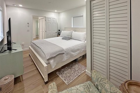 House in Key Largo, Florida 2 bedrooms, 65.03 sq.m. № 1975636 - photo 11