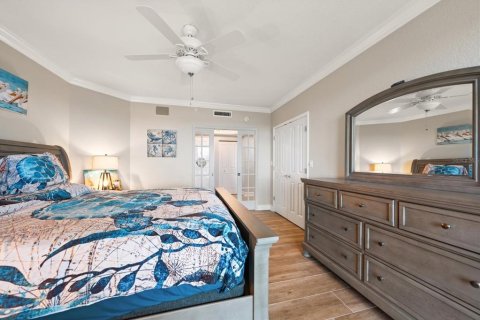 Condo in Saint Petersburg, Florida, 3 bedrooms № 2207557 - photo 25