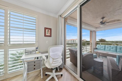 Condo in Saint Petersburg, Florida, 3 bedrooms № 2207557 - photo 19
