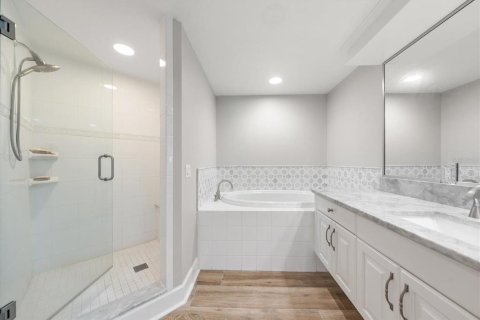 Condo in Saint Petersburg, Florida, 3 bedrooms № 2207557 - photo 18