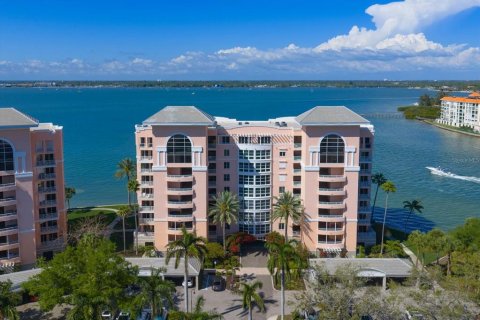 Condo in Saint Petersburg, Florida, 3 bedrooms № 2207557
