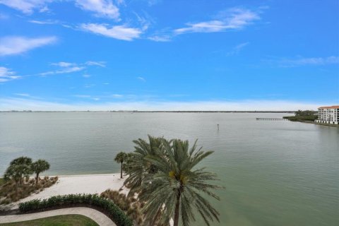 Condo in Saint Petersburg, Florida, 3 bedrooms № 2207557 - photo 22