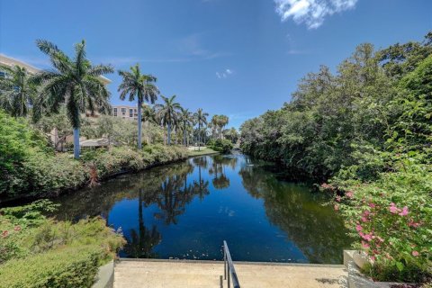 Condo in Saint Petersburg, Florida, 3 bedrooms № 2207557 - photo 29