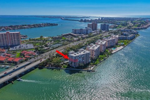 Condo in Saint Petersburg, Florida, 3 bedrooms № 2207557 - photo 5