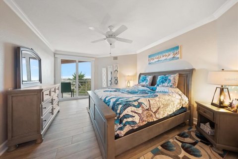 Condo in Saint Petersburg, Florida, 3 bedrooms № 2207557 - photo 24