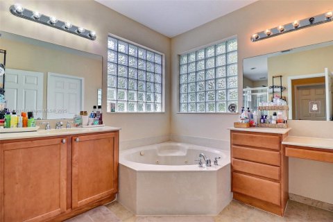 House in Boynton Beach, Florida 5 bedrooms, 289.76 sq.m. № 1840804 - photo 16