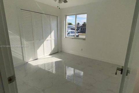 Снять в аренду виллу или дом в Майами, Флорида 3 спальни, 146.51м2, № 1968518 - фото 16