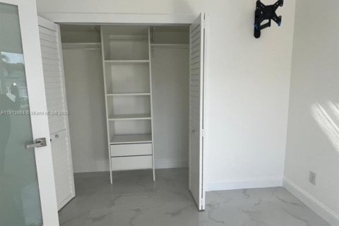 Снять в аренду виллу или дом в Майами, Флорида 3 спальни, 146.51м2, № 1968518 - фото 13