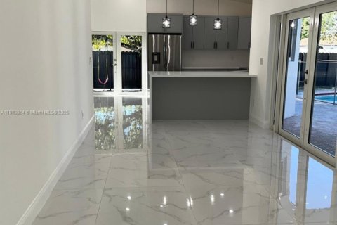 Снять в аренду виллу или дом в Майами, Флорида 3 спальни, 146.51м2, № 1968518 - фото 5
