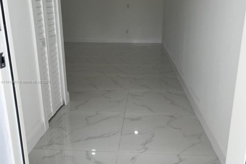 Снять в аренду виллу или дом в Майами, Флорида 3 спальни, 146.51м2, № 1968518 - фото 18