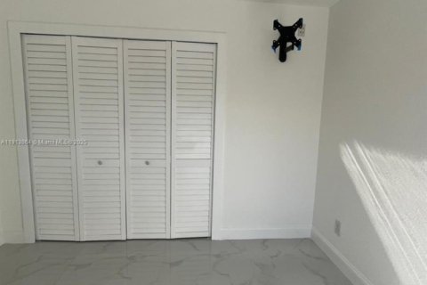 Снять в аренду виллу или дом в Майами, Флорида 3 спальни, 146.51м2, № 1968518 - фото 11