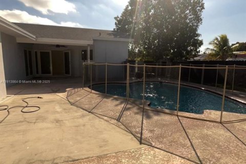 Снять в аренду виллу или дом в Майами, Флорида 3 спальни, 146.51м2, № 1968518 - фото 22