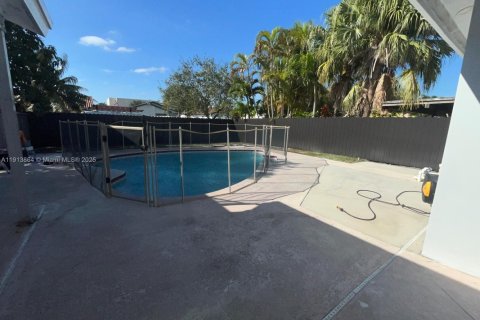 Снять в аренду виллу или дом в Майами, Флорида 3 спальни, 146.51м2, № 1968518 - фото 21