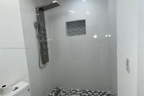 Снять в аренду виллу или дом в Майами, Флорида 3 спальни, 146.51м2, № 1968518 - фото 10