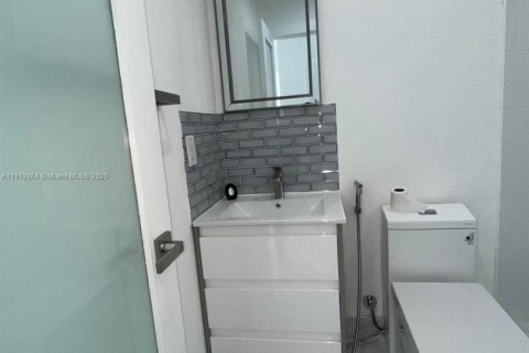 Снять в аренду виллу или дом в Майами, Флорида 3 спальни, 146.51м2, № 1968518 - фото 9