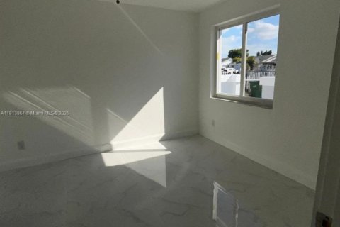 Снять в аренду виллу или дом в Майами, Флорида 3 спальни, 146.51м2, № 1968518 - фото 12