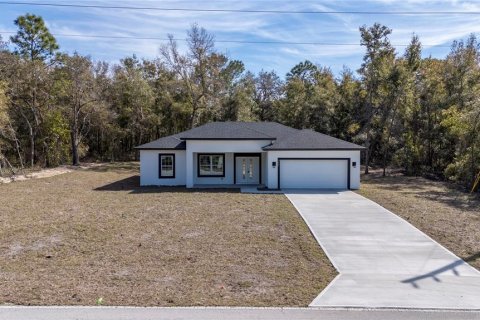 House in Citrus Springs, Florida 3 bedrooms, 142.05 sq.m. № 1733767 - photo 1