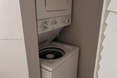 Condominio en alquiler en Miami, Florida, 2 dormitorios, 139.35 m2 № 1993722 - foto 21