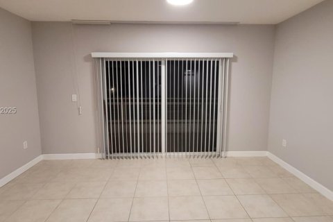 Condominio en alquiler en Miami, Florida, 2 dormitorios, 139.35 m2 № 1993722 - foto 16