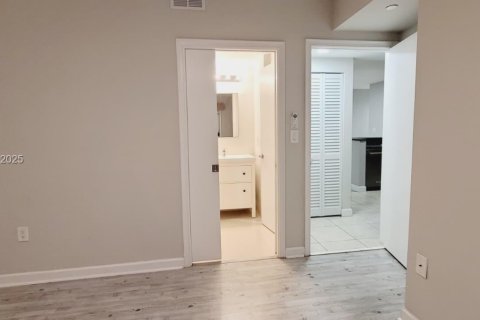 Condominio en alquiler en Miami, Florida, 2 dormitorios, 139.35 m2 № 1993722 - foto 26