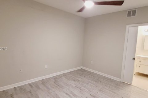 Condominio en alquiler en Miami, Florida, 2 dormitorios, 139.35 m2 № 1993722 - foto 29