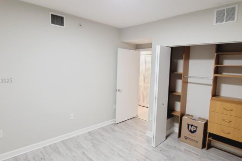 Condominio en alquiler en Miami, Florida, 2 dormitorios, 139.35 m2 № 1993722 - foto 28