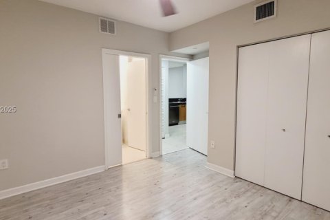Condominio en alquiler en Miami, Florida, 2 dormitorios, 139.35 m2 № 1993722 - foto 25