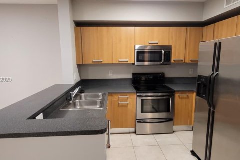 Condominio en alquiler en Miami, Florida, 2 dormitorios, 139.35 m2 № 1993722 - foto 3