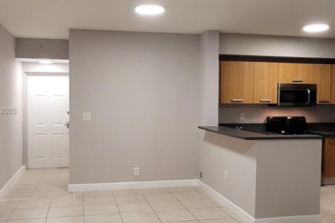 Condominio en alquiler en Miami, Florida, 2 dormitorios, 139.35 m2 № 1993722 - foto 1