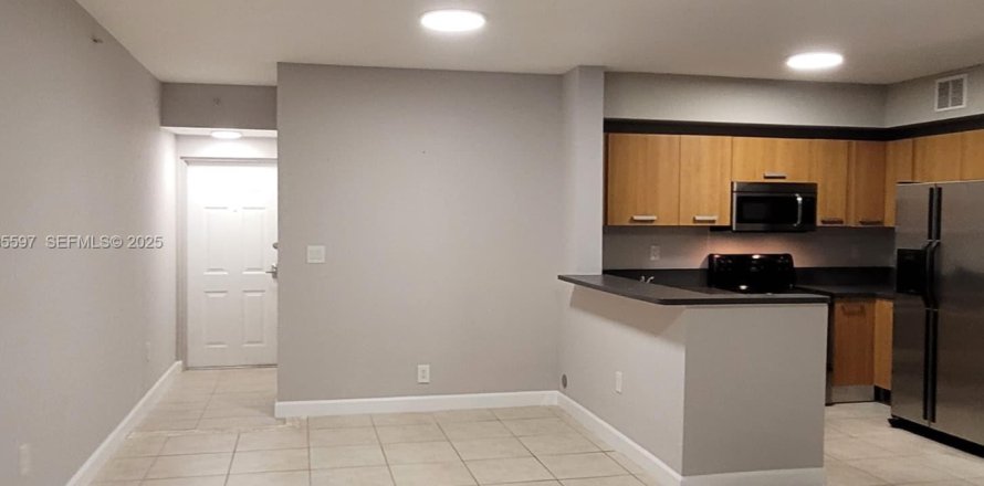 Condominio en Miami, Florida, 2 dormitorios  № 1993722