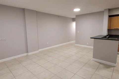 Condominio en alquiler en Miami, Florida, 2 dormitorios, 139.35 m2 № 1993722 - foto 10