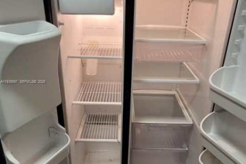 Condominio en alquiler en Miami, Florida, 2 dormitorios, 139.35 m2 № 1993722 - foto 13