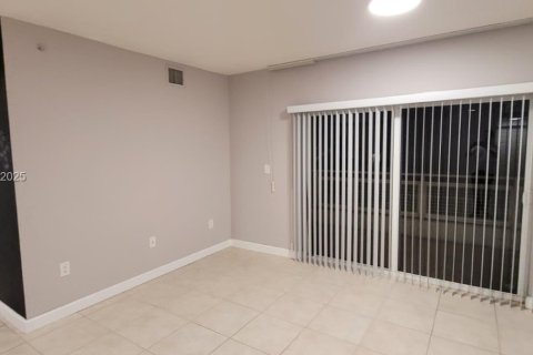 Condominio en alquiler en Miami, Florida, 2 dormitorios, 139.35 m2 № 1993722 - foto 19