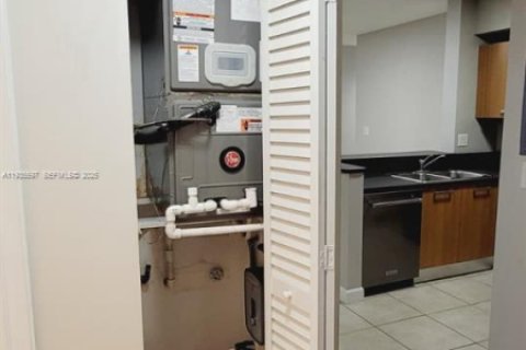 Condominio en alquiler en Miami, Florida, 2 dormitorios, 139.35 m2 № 1993722 - foto 22