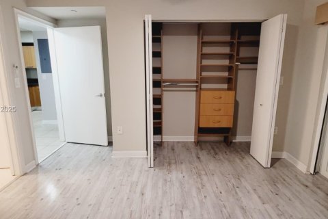 Condominio en alquiler en Miami, Florida, 2 dormitorios, 139.35 m2 № 1993722 - foto 27
