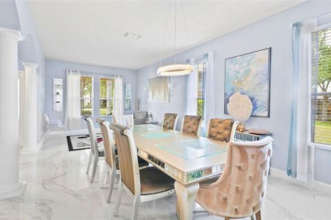 House in Davenport, Florida 5 bedrooms, 299.24 sq.m. № 1831272 - photo 9