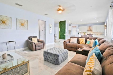House in Davenport, Florida 5 bedrooms, 299.24 sq.m. № 1831272 - photo 15