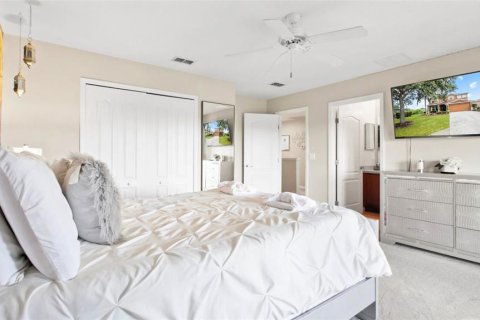 House in Davenport, Florida 5 bedrooms, 299.24 sq.m. № 1831272 - photo 28