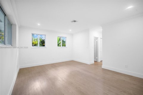 Снять в аренду виллу или дом в Пальметто-Бей, Флорида 4 спальни, 279.91м2, № 2041345 - фото 14