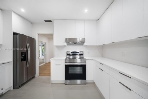 Снять в аренду виллу или дом в Пальметто-Бей, Флорида 4 спальни, 279.91м2, № 2041345 - фото 18