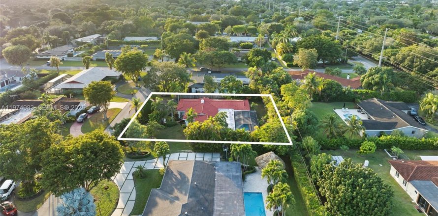 Дом в Пальметто-Бей, Флорида 4 спальни, 279.91м2 № 2041345