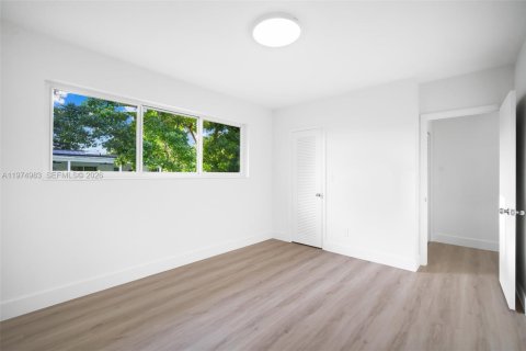 Снять в аренду виллу или дом в Пальметто-Бей, Флорида 4 спальни, 279.91м2, № 2041345 - фото 23