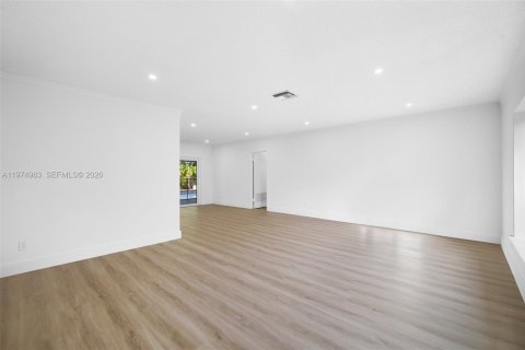 Снять в аренду виллу или дом в Пальметто-Бей, Флорида 4 спальни, 279.91м2, № 2041345 - фото 4