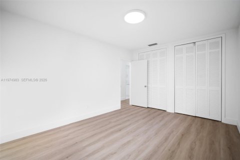 Снять в аренду виллу или дом в Пальметто-Бей, Флорида 4 спальни, 279.91м2, № 2041345 - фото 27