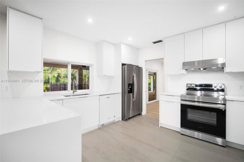 Снять в аренду виллу или дом в Пальметто-Бей, Флорида 4 спальни, 279.91м2, № 2041345 - фото 16