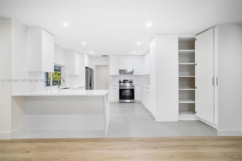 Снять в аренду виллу или дом в Пальметто-Бей, Флорида 4 спальни, 279.91м2, № 2041345 - фото 19