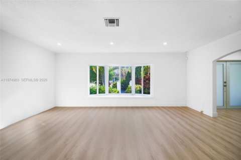 Снять в аренду виллу или дом в Пальметто-Бей, Флорида 4 спальни, 279.91м2, № 2041345 - фото 6